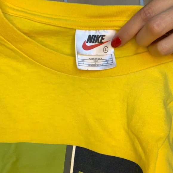 Vintage Yellow Nike Graphic T-shirt - Picture 5 of 5